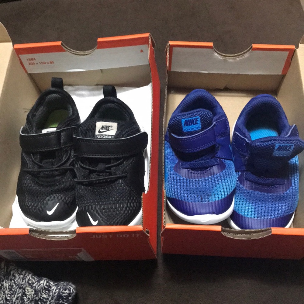 Nike children tennis shoes